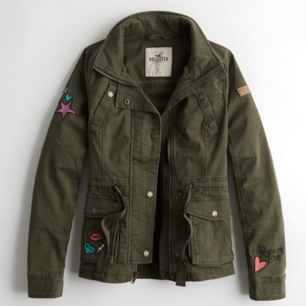 🆕 Hollister green “Radiate Love” patch logo cargo jacket